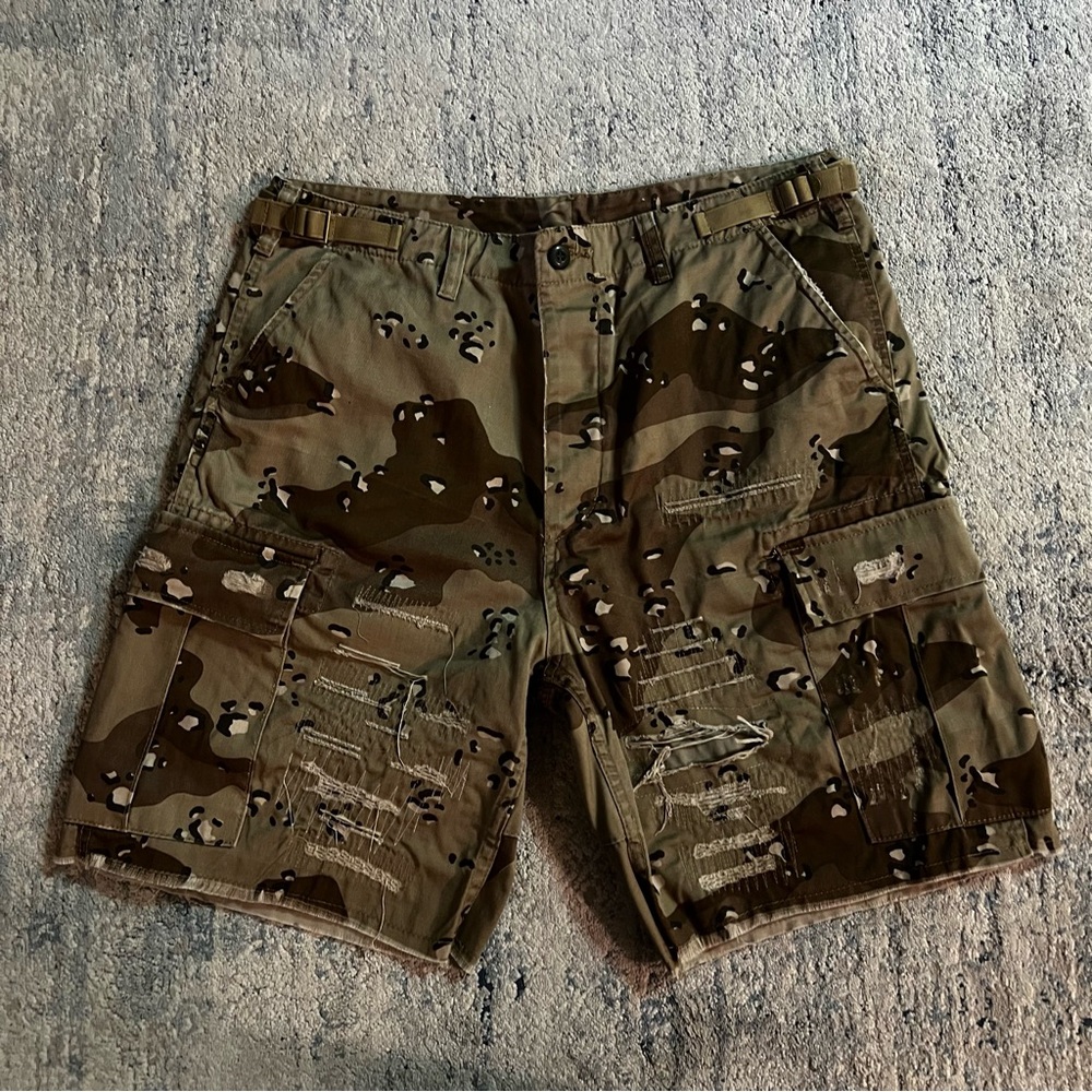 MNML Brown Camouflage Cargo Shorts, size 33, new without tag.🏷️